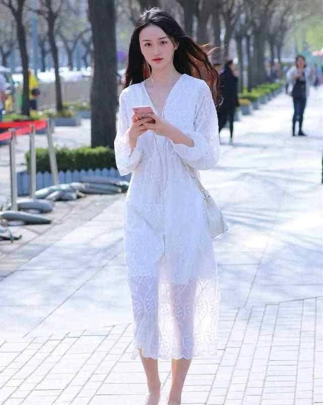 大气|连衣裙简洁大气又舒适，加入蕾丝更显青春的浪漫色彩