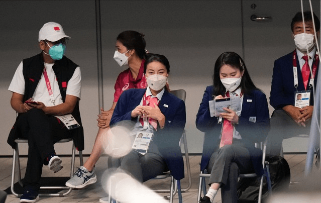 马尾|郭晶晶当裁判挺有气场的,当妈以后更稳重了,低马尾隐藏豪门气度