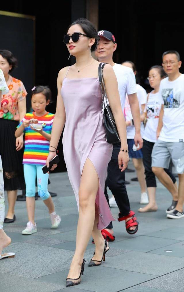 显得|连衣裙彰显淑女的气质魅力，演绎你的灵活气氛更加有型