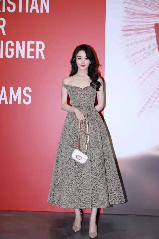 女王|赵丽颖蜕变成时尚女王！出演张杰MV女主角，穿百褶裙扮嫩美成校花