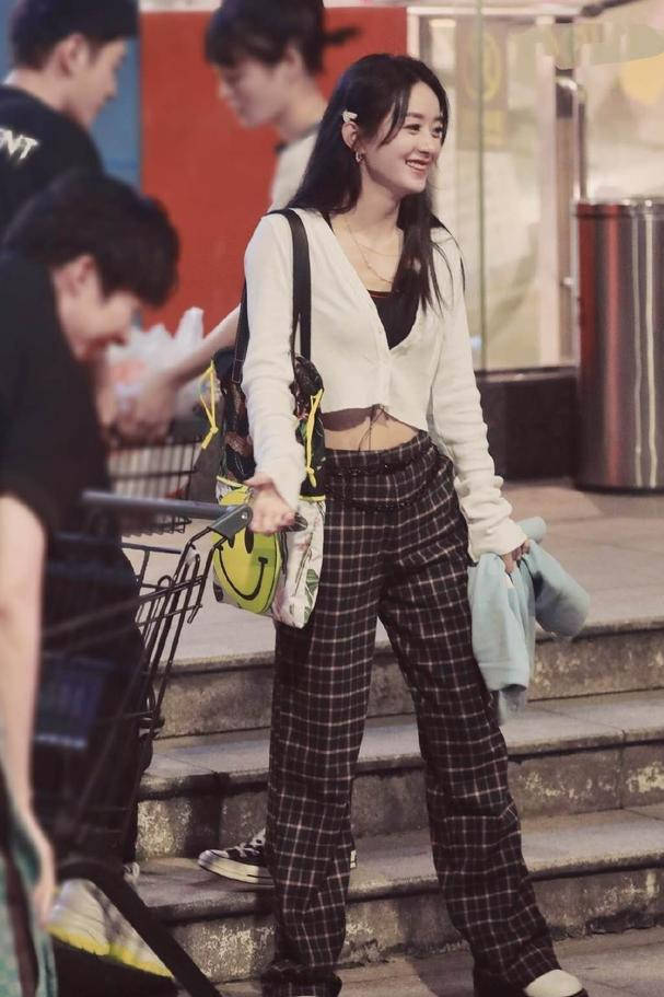 套装|15岁黄多多终于有了少女样，穿粉色格子衫显清新，真给黄磊长脸