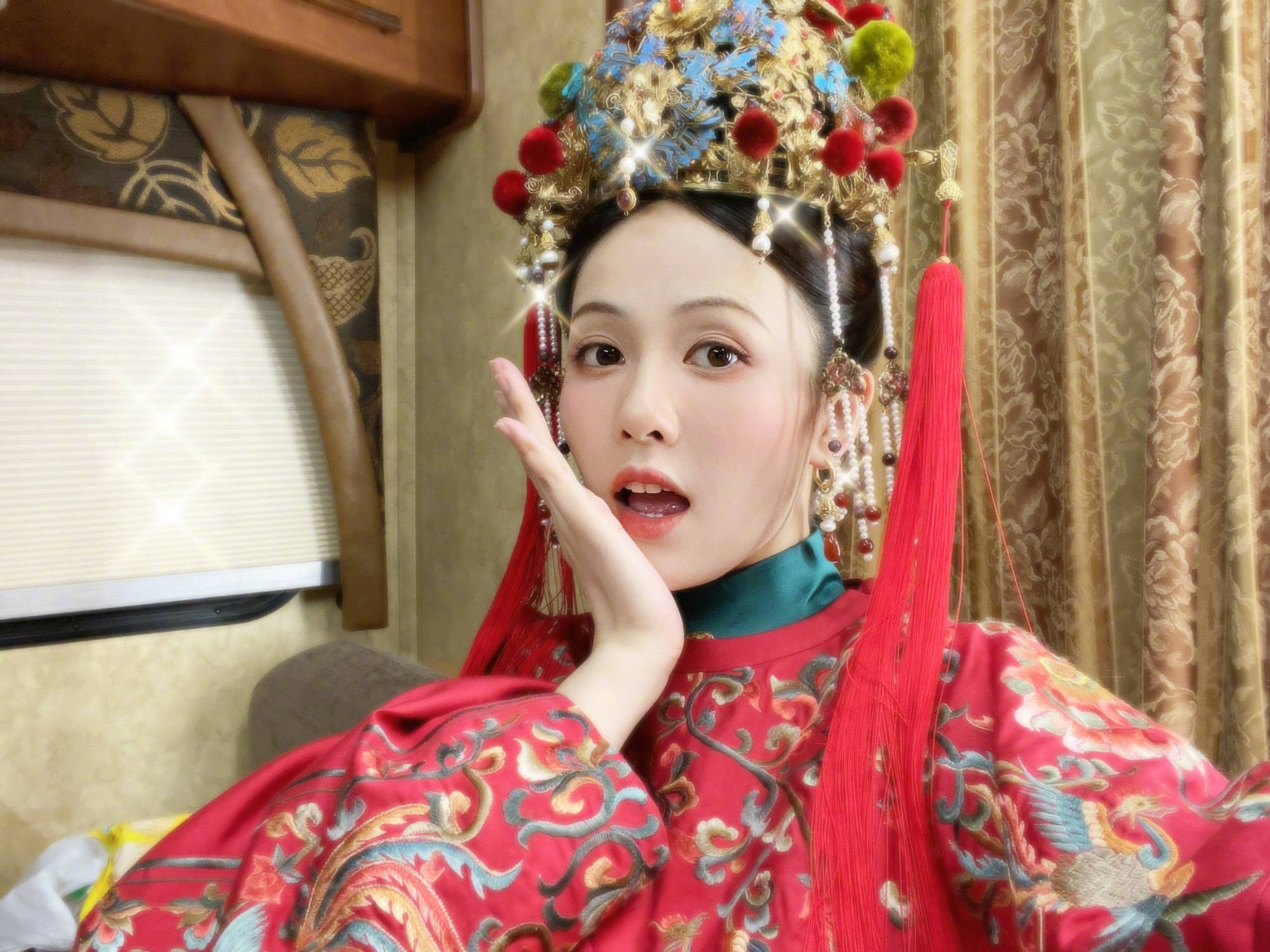 微博|白鹿晒《玉楼春》大婚造型，古典婚服太美了