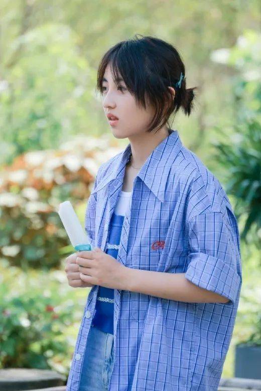 希林娜依高|穿背心格局要大,必须火辣百搭又酷又飒!