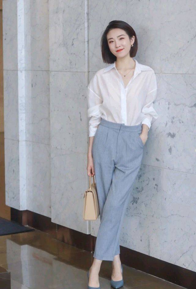 服装|上班的女孩该怎么打扮呢？简约穿搭就很有气场，干练又有女人味