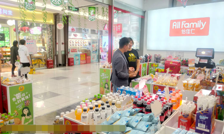 进行|零食店铺货也有大学问 怡佳仁手把手教你