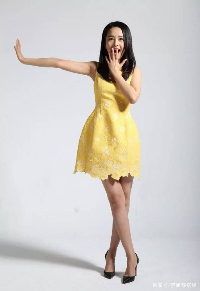 曲线美|李沁身材虽瘦,但穿无袖裙也“兜”不住曲线美,被低估的好身材