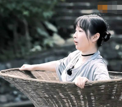 许文强|黄晓明大胆竹篓背李浩菲,却差点没背起,“许文强”也败给了年龄