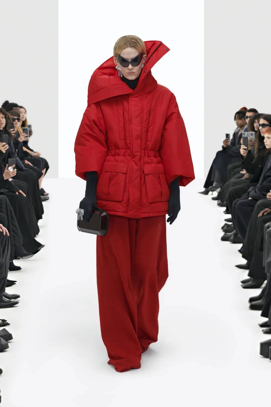 个性|你的肩膀可以有多酷？Balenciaga2022春夏成衣