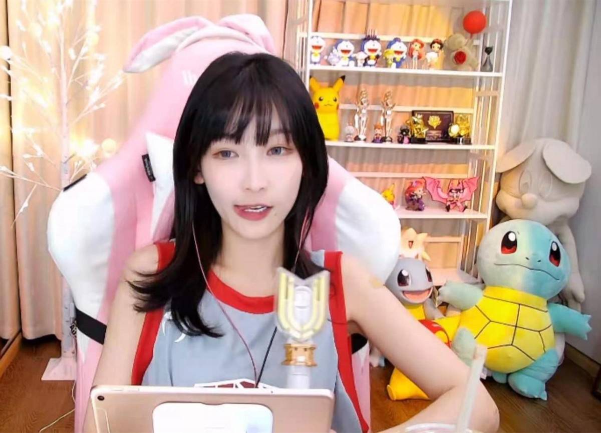 原创斗鱼呆妹儿体验奥特曼新皮肤画风突然跑偏粉丝直言童年被毁了