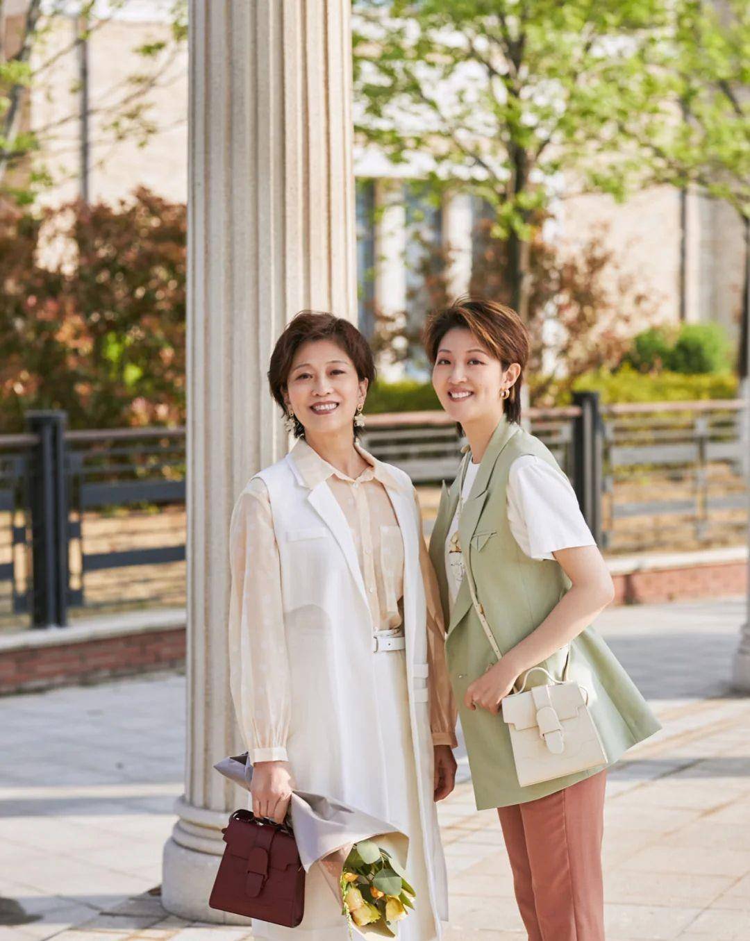 效果|“半身裙+这3件衣衫”真美，中年妈妈就该这么穿，优雅又减龄