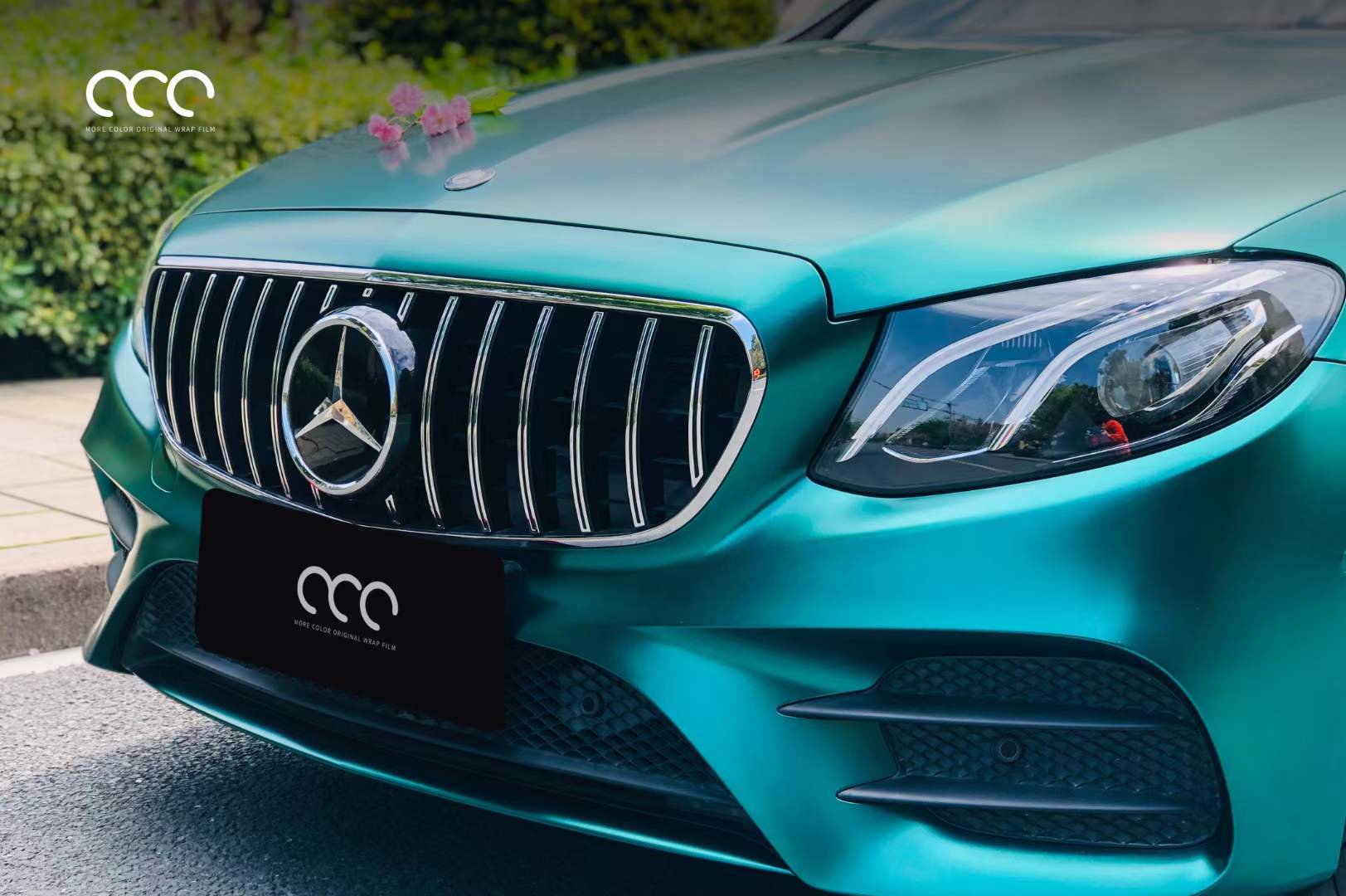 奔驰汽车贴膜漫彩改色膜电光金属祖母绿