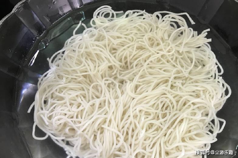 盛出|10分钟快手早餐，一看就会，好吃又营养，孩子连吃三天没过瘾