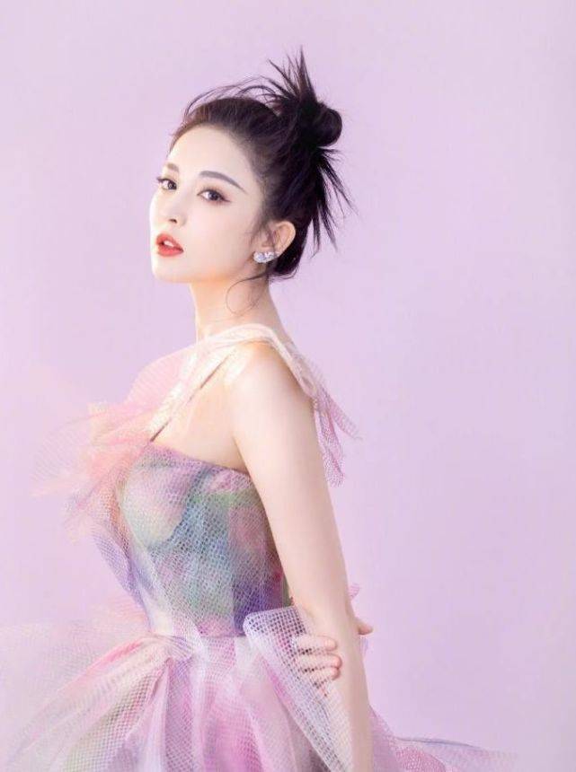 发型|可呆萌可性感！超简单的10种丸子头扎法，都是女明星们的心头爱
