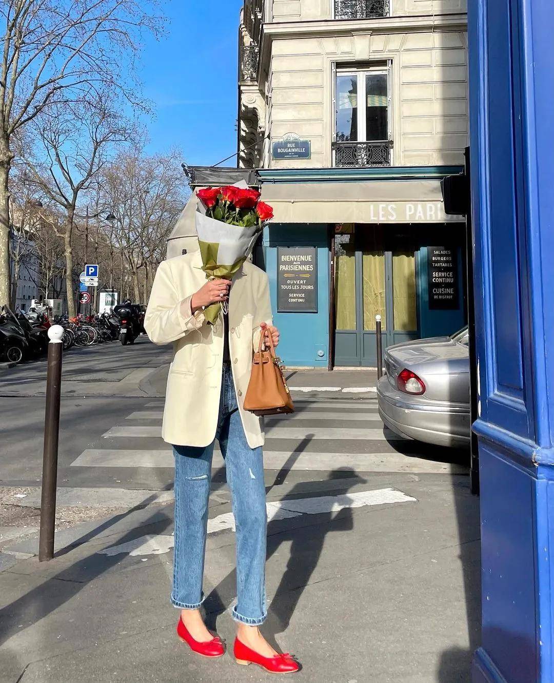 配饰|这位极简风博主的搭配中有一点点浪漫和俏皮