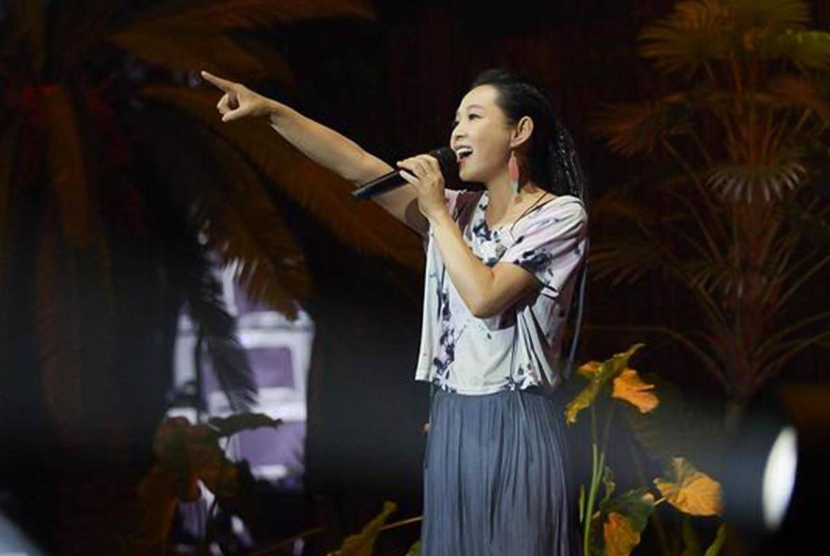 51岁李嘉欣越老越敢穿 6a9a8c62817049fe9a17e6037617e023.jpeg