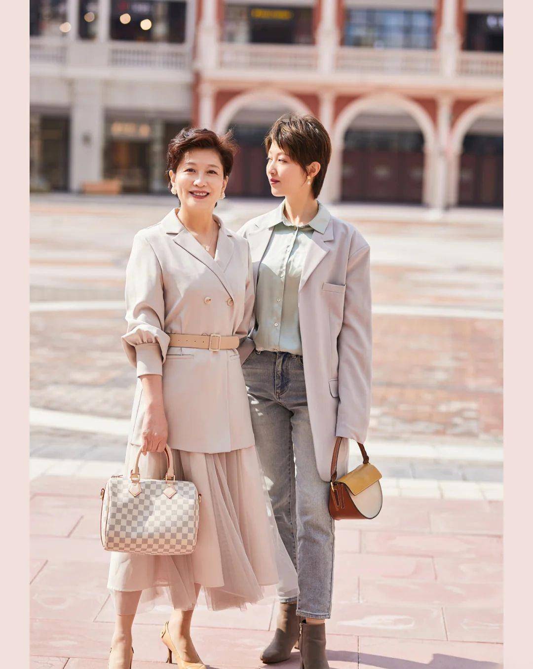 效果|“半身裙+这3件衣衫”真美，中年妈妈就该这么穿，优雅又减龄