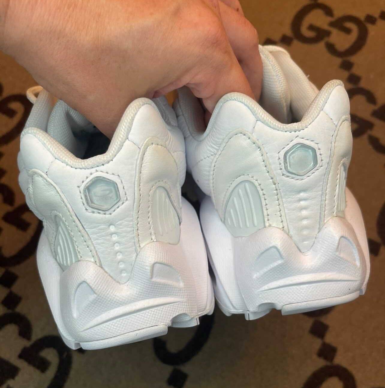 消息资讯|Drake x Nike 神秘新鞋终于曝光！复古小白鞋你喜欢吗？
