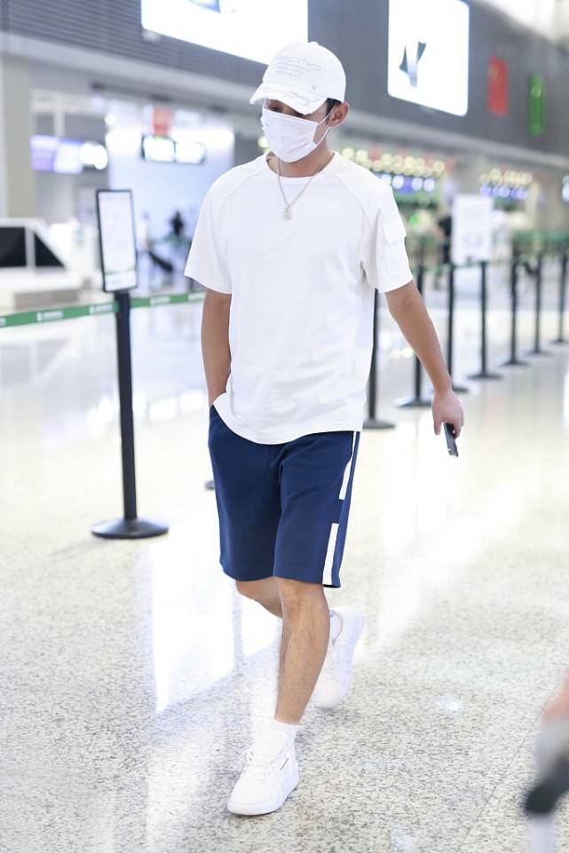 时尚|张继科时尚感真好，“机场秀”变身潮男，运动风这样穿活力十足