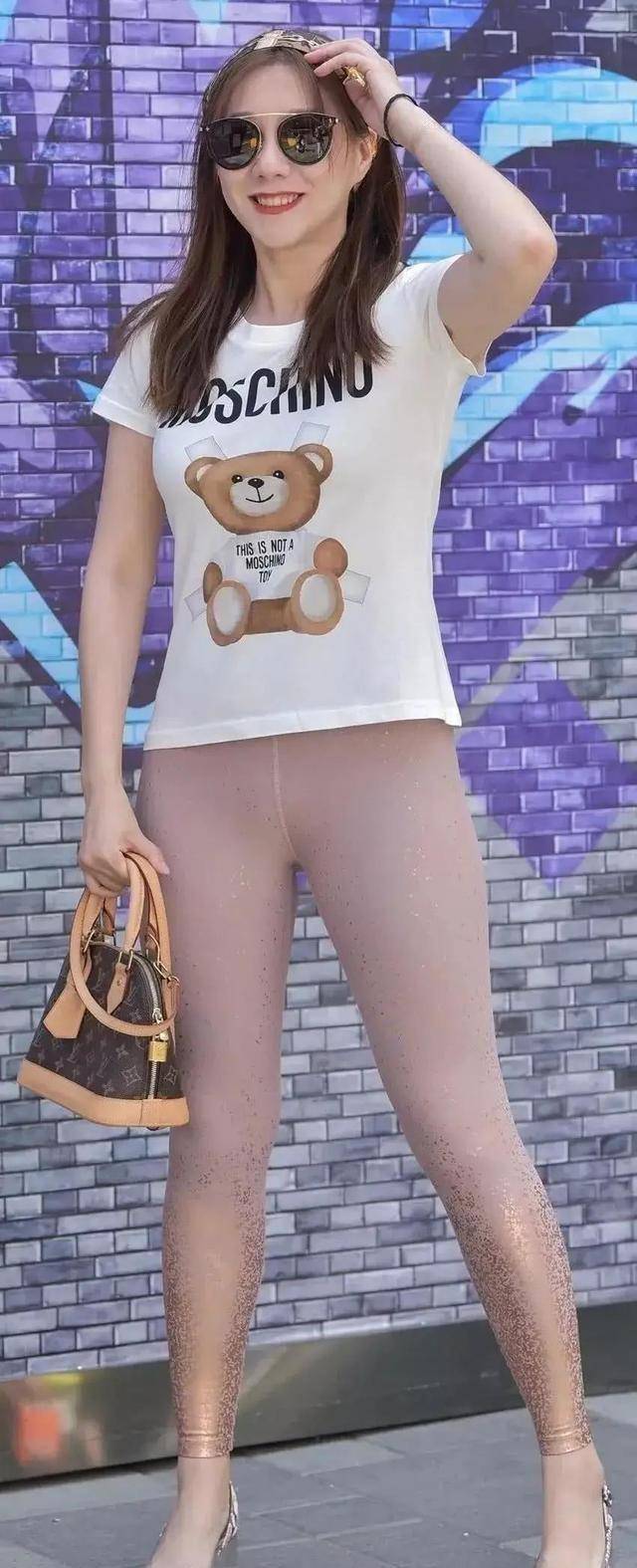 高个子|逛街的瑜伽裤美女，擅长打造优雅靓丽风，气质提升