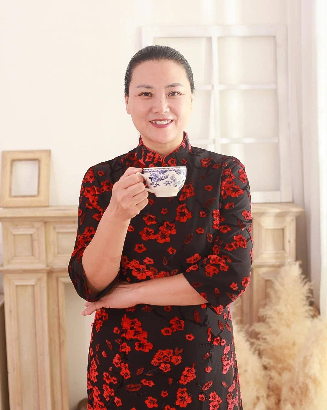 设计|适合穿旗袍的中年女人，身材符合这3个“特征”！瘦真的不在其中