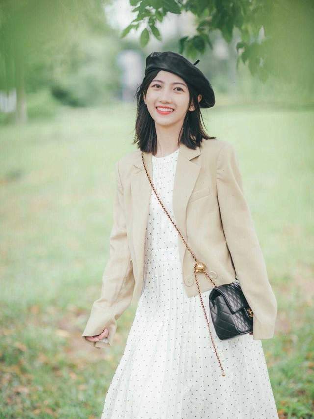 怎么穿简单又有气质 ddfe14c234d540c4ab8b6ee68bf8c1b3.jpeg