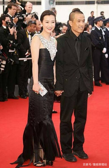 设计|郝蕾身材微胖挺有贵妇范，穿抹胸礼服走红毯曲线完美，魅力挡不住