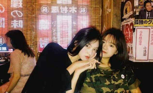 贺聪|贺聪带妹妹走秀，19岁妹妹同款丹凤眼似她翻版，五官柔和偏日系