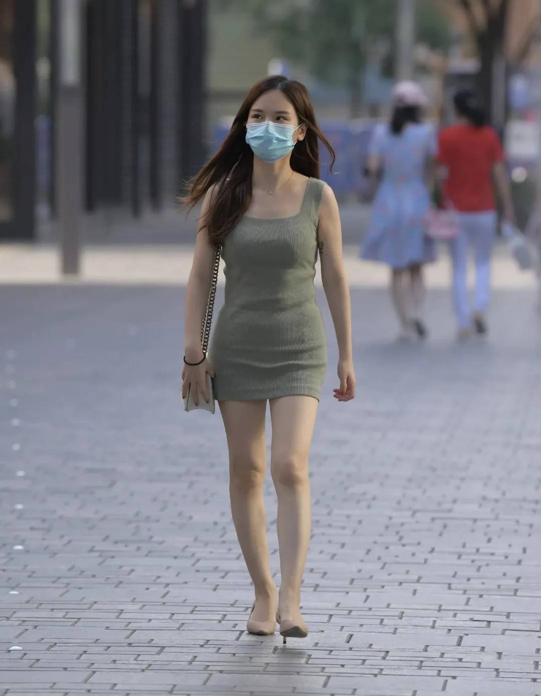 样式|时尚有型的高跟鞋，搭配修身连衣裙，温柔迷人又显气质