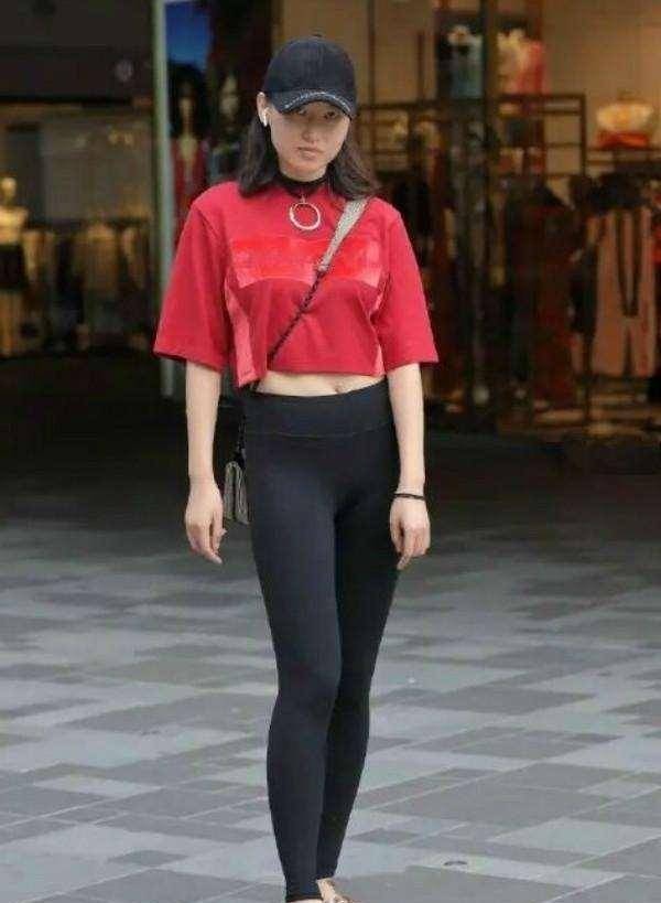 套装|“婴儿肥”的打底裤美女，这样穿时髦又修身，小个子不容错过