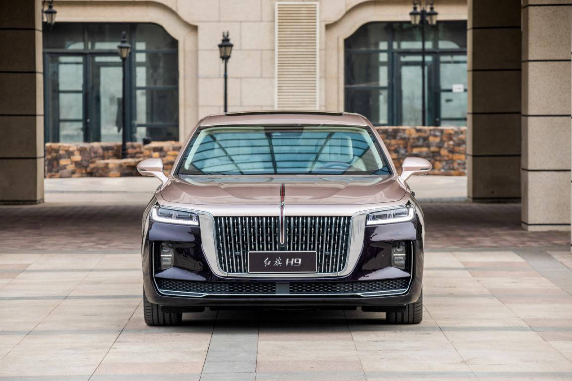 一汽红旗为东京奥运冠军送红旗h9人手一台