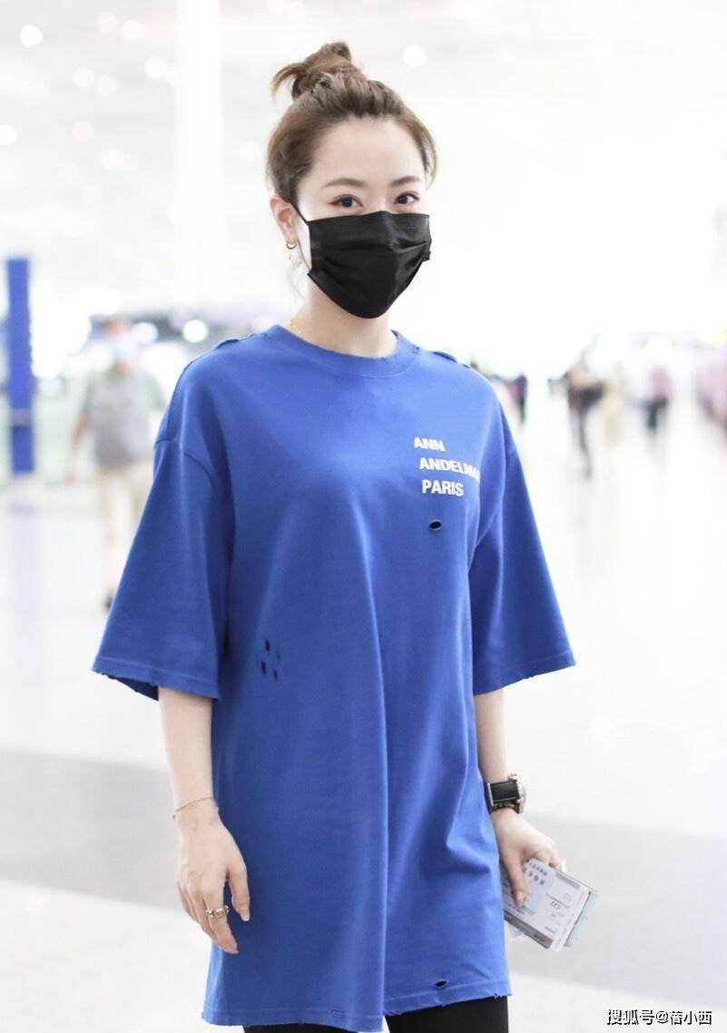 女神|白冰真是“妈系女神”代表,穿蓝T恤配打底裤超减龄,不像80后