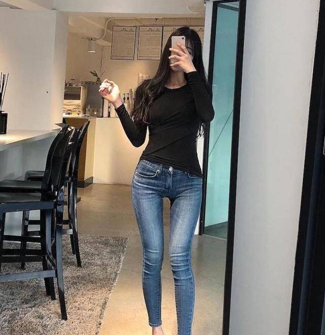 身材|紧身牛仔裤美女，展现美好身材，时尚气质佳！