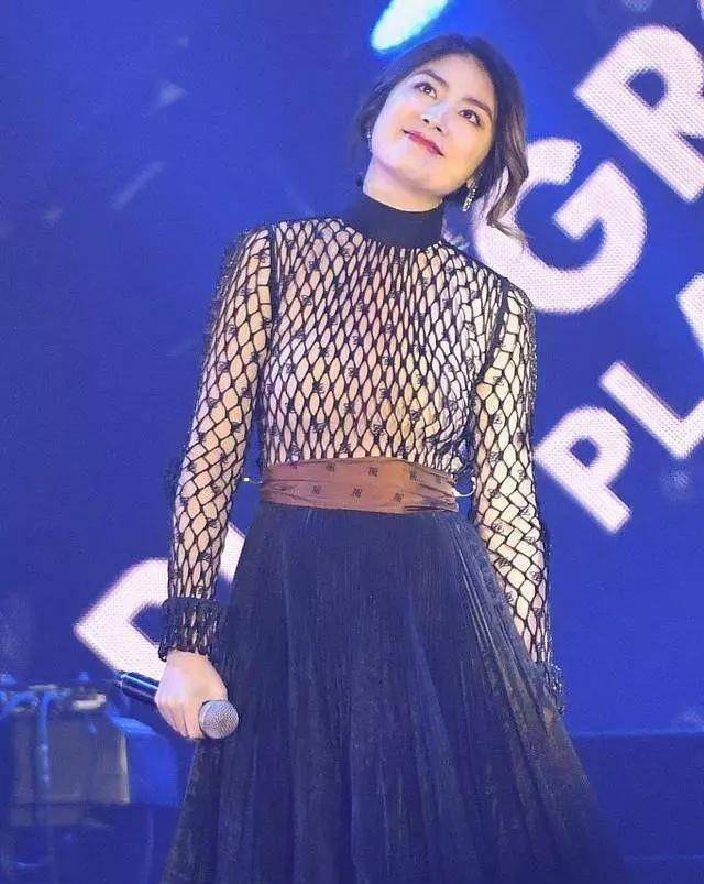 一身|46岁陈慧琳真是女神级!一身渔网裙尽显好身材,黑纱裙摆太惊艳了