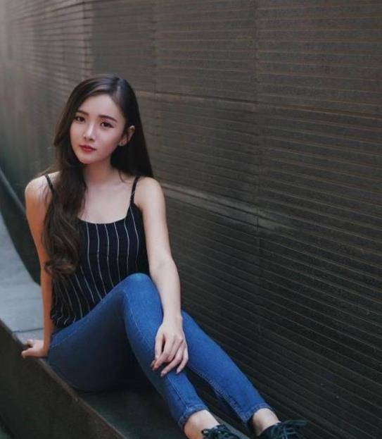 整体|修身牛仔裤穿上显气质，修饰出完美身材曲线，彰显时尚魅力