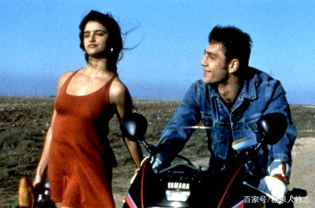 哈维尔·巴登|阿汤哥和麦康纳都曾拜倒在她裙下，老公是西班牙男神，如今怎样了？