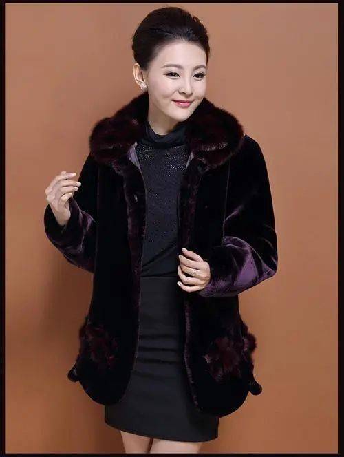 女士|62岁倪萍打扮低调又时髦,黑色外套搭卫衣,修身裤都能穿出褶皱感