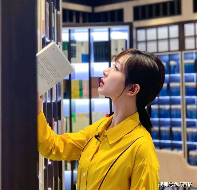 自拍|杨紫答应的自拍来了！一袭碎花裙穿出浪漫气息，少女感超强