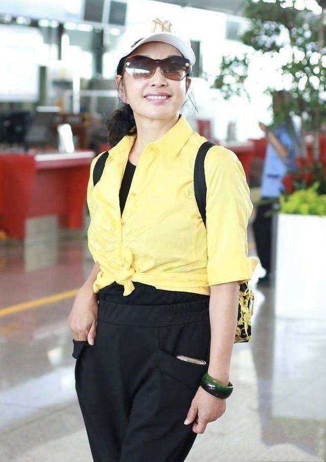 效果|谁说女人到了一定年龄就又老又丑？刘晓庆第一个不服，68岁照样美