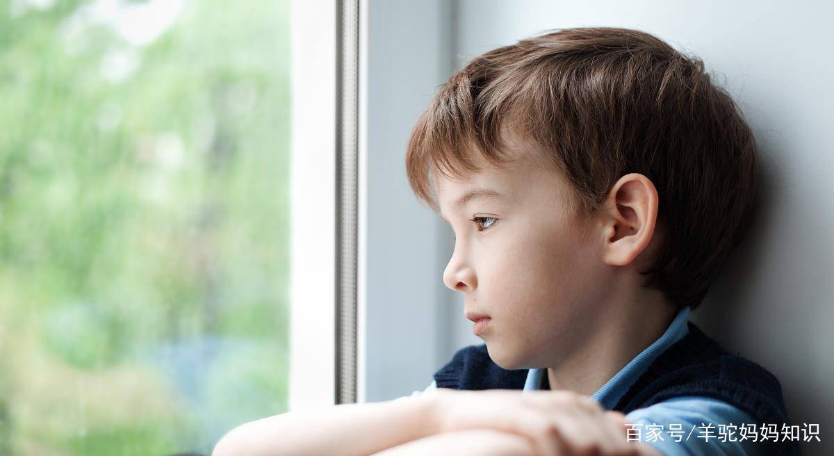 坏人|4岁女孩哭个不停，说被“面具”老爷爷欺负，裤子上还有血迹。