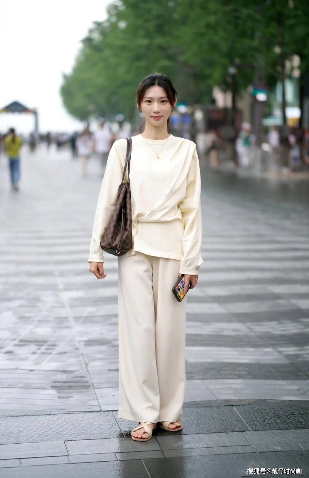 场合|“阔腿裤”穿出女性时髦感，适合各种场合，遮赘肉与无形