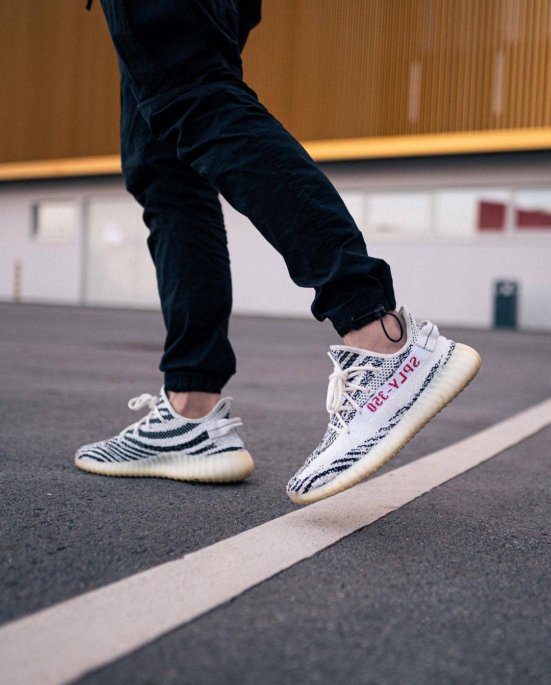 入手|阿迪真把 Yeezy 价格打下来了！满天星跌了一万多！销量全线暴涨！