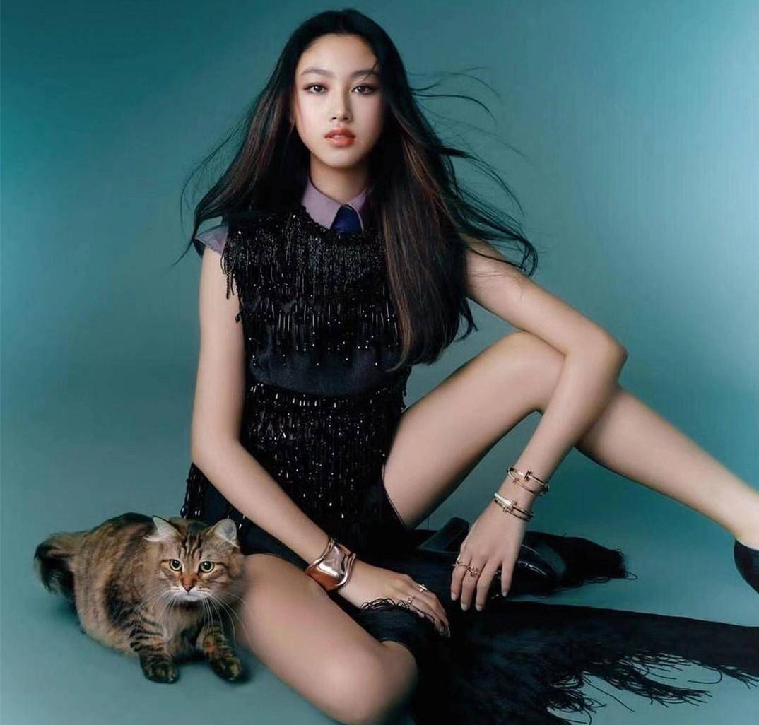 舞台|任达华女儿首登T台与刘雯同台走秀，琦琦大赞：走得跟超模一样好