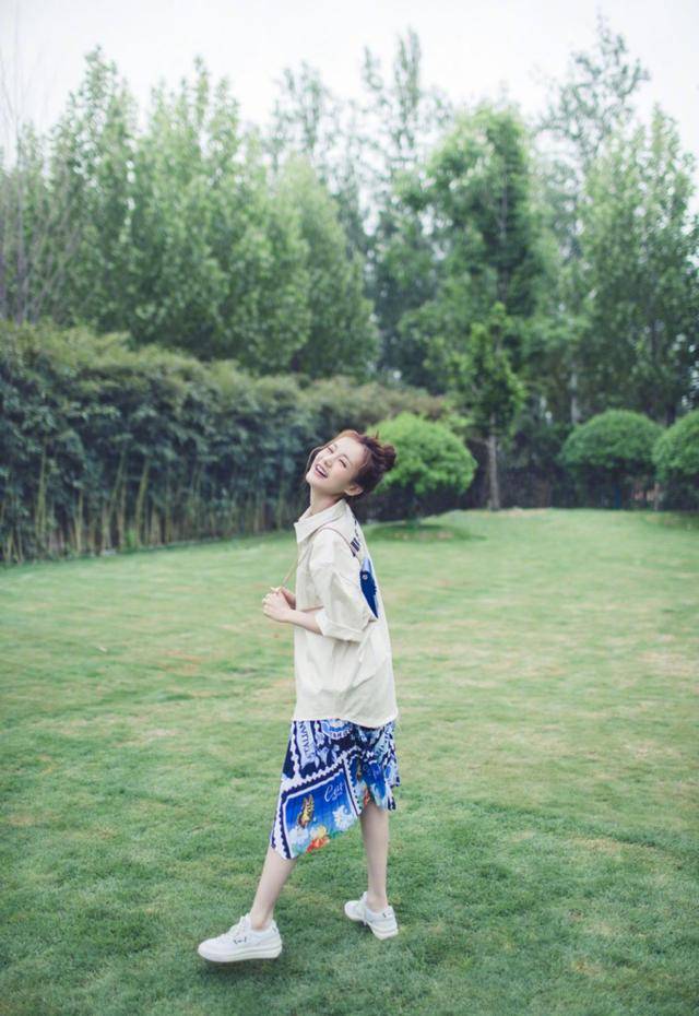 李一桐|夏季穿搭指南来袭,看准李一桐的日常穿搭,让你变身最靓的仔