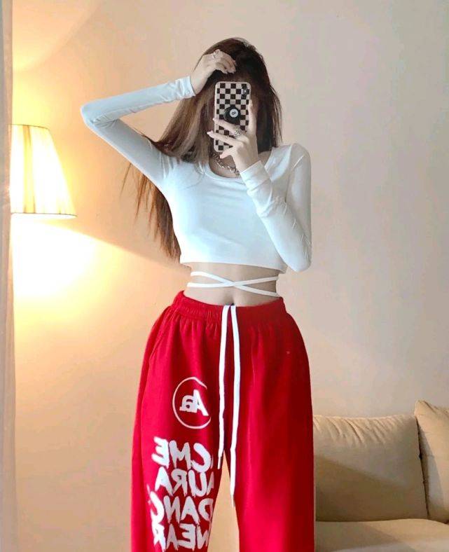 颜色|红色服装虽然很张扬，但只要穿对了，不仅吸睛还很惊艳