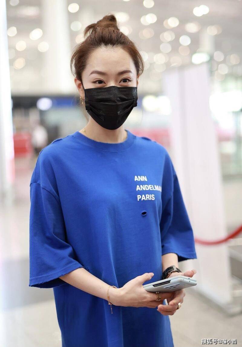 女神|白冰真是“妈系女神”代表,穿蓝T恤配打底裤超减龄,不像80后