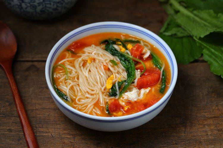 原创身体抱恙,老公亲手煮了一碗面,虽然简单却营养十足,暖心又暖胃