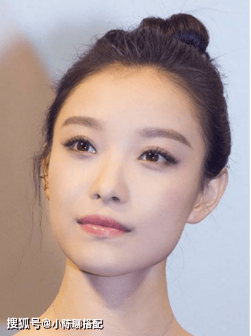 发型|方脸、高发际线适合什么发型？别再弄齐刘海了，教你几招甩掉土气