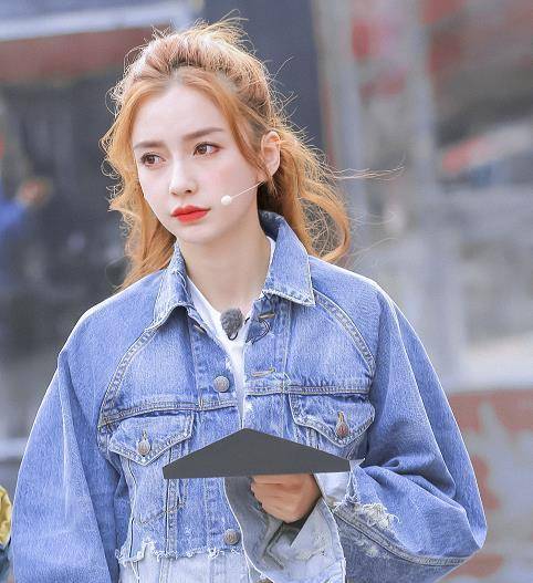 杜海涛|baby忘涂口红，开创新妆容成全场的焦点，天然脸才能驾驭好
