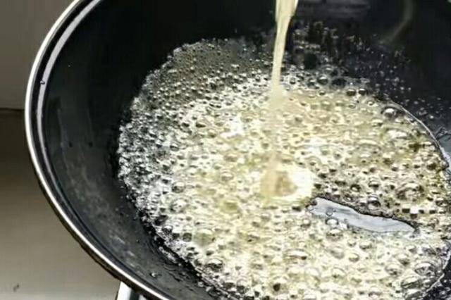 做法|教你不用一滴油做出甜咸香辣口味的怪味花生小零食