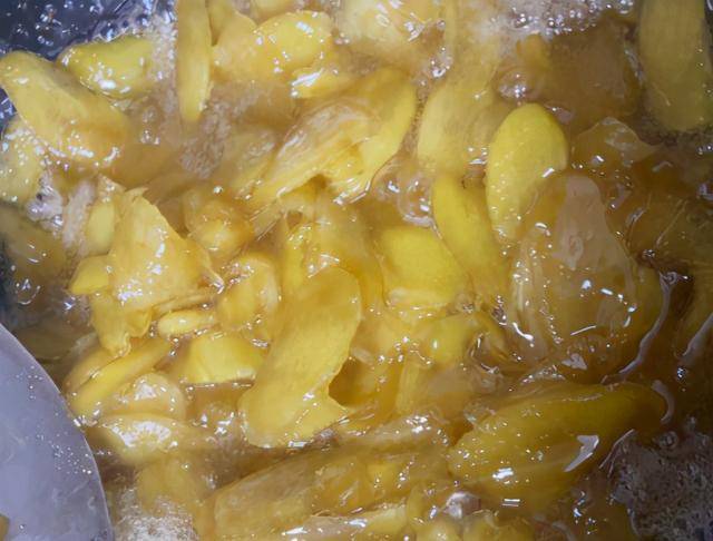 姜片|每天2片姜糖片,从大寒吃到立春,驱寒暖胃滋补,顺利度过冬